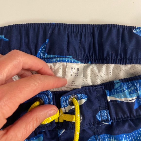 GAP Kids Rash Guard and Swim Trunks size XXL 14-16 - Picture 2 of 10